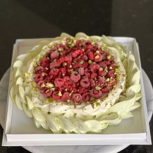 PAVLOVA DE PISTACHOS Y FRAMBUESA