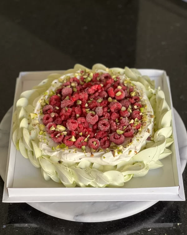 PAVLOVA DE PISTACHOS Y FRAMBUESA